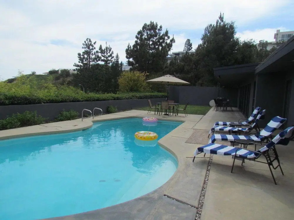 4 Bedroom Celebrity House with Pool & City View