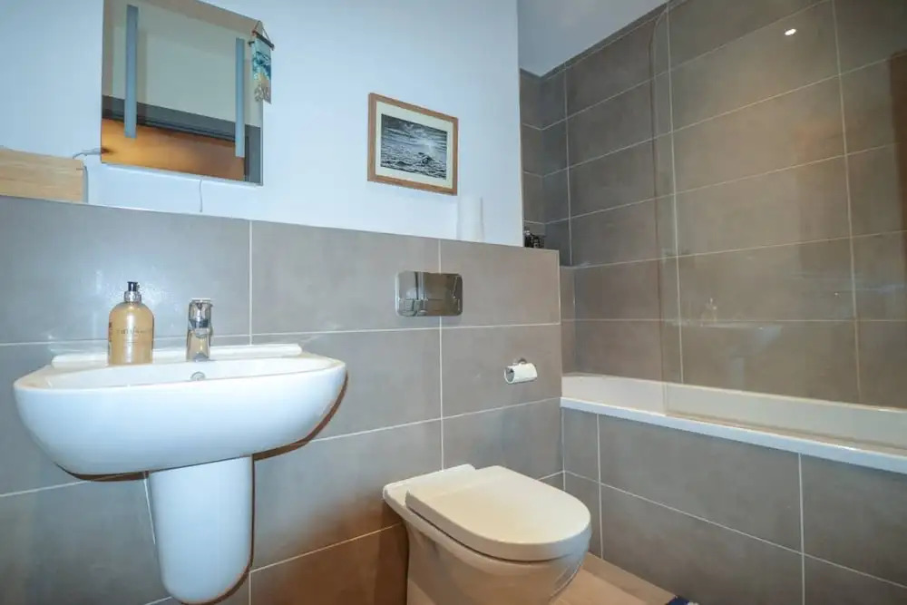 Bright One Bedroom Clifton City Pad