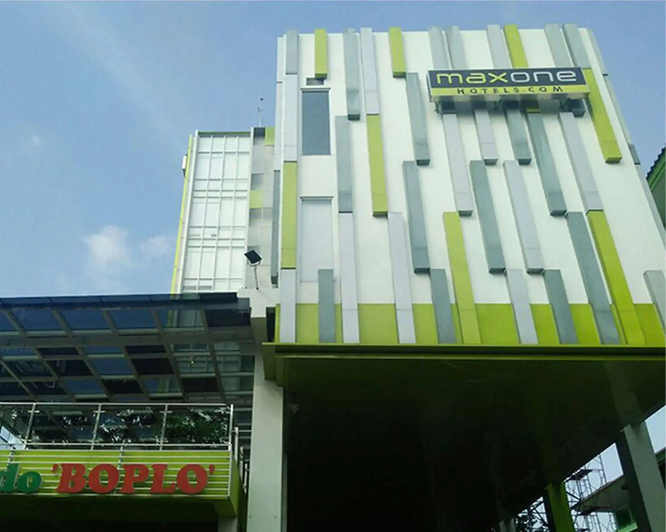 MaxoneHotels at Kramat