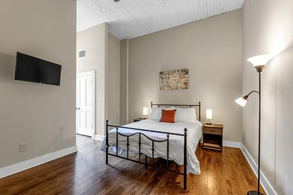 Downtown Delight - Private Balcony - Downtown Condo
