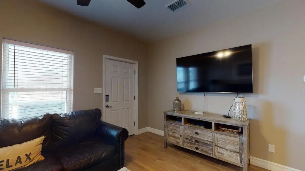 CDR109 Salt Therapy 3 bedroom 3 bath Newly Remodeled, BEACH home with Shared POOL