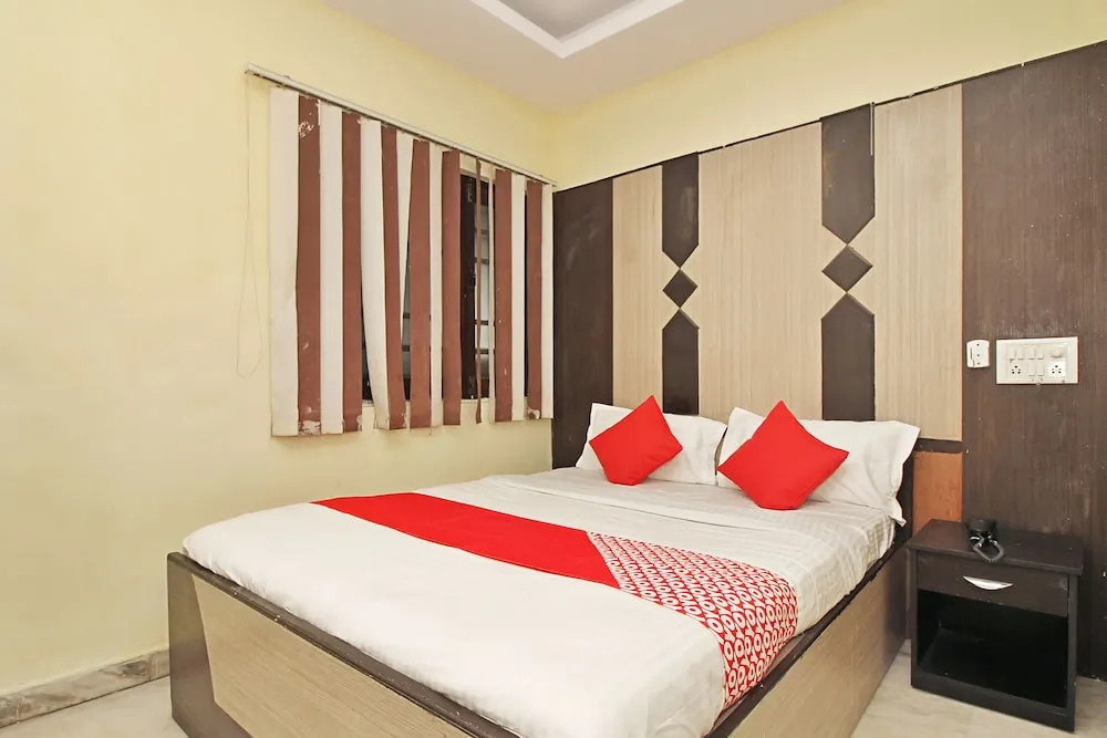 OYO 24605 Grand Season