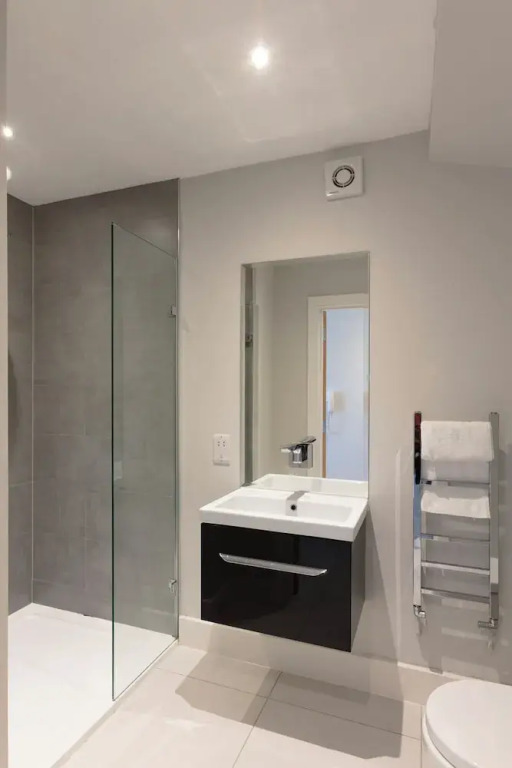 Luxurious Central Windsor Town House