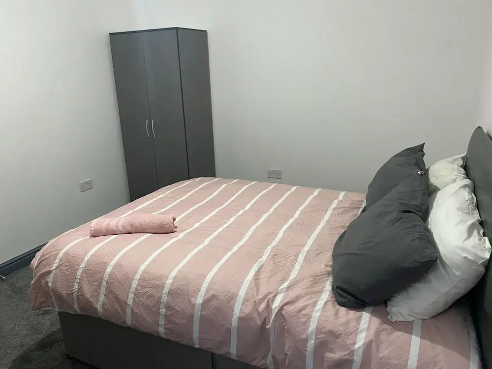 Room in Guest Room - Double Room in Coventry City Centre