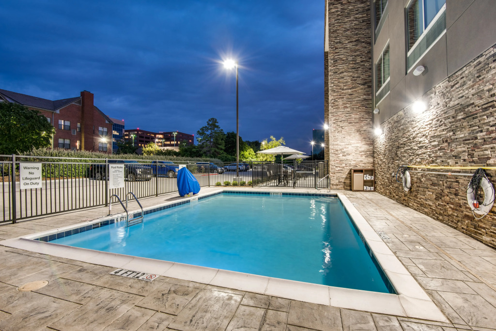 Holiday Inn Express & Suites Dallas North - Addison by IHG