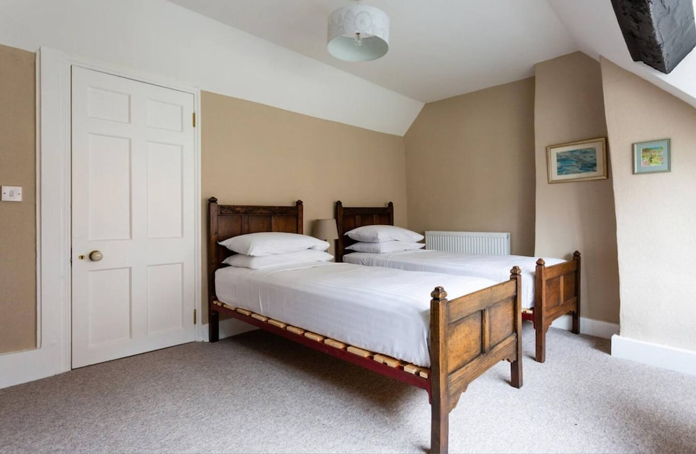The Hearts Of Old 3 Bedroom in the West End