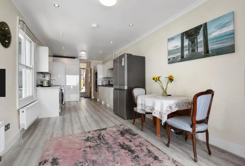 Inviting 6-bed House in London