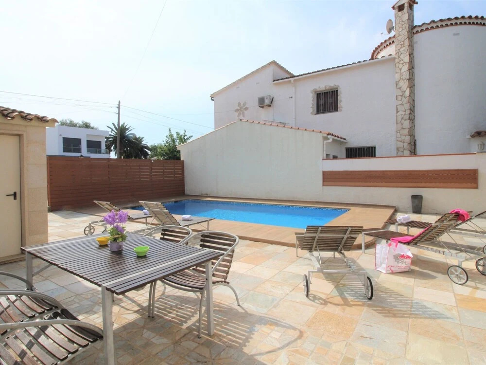 Attractive Holiday Home in Empuriabrava near Beach
