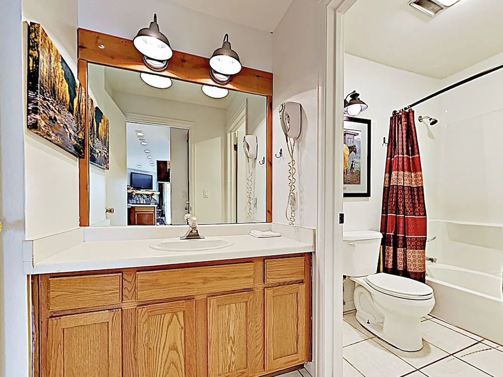 New Listing! Ski Studio W/ Pool, Sauna & Hot Tub Studio Bedroom Condo