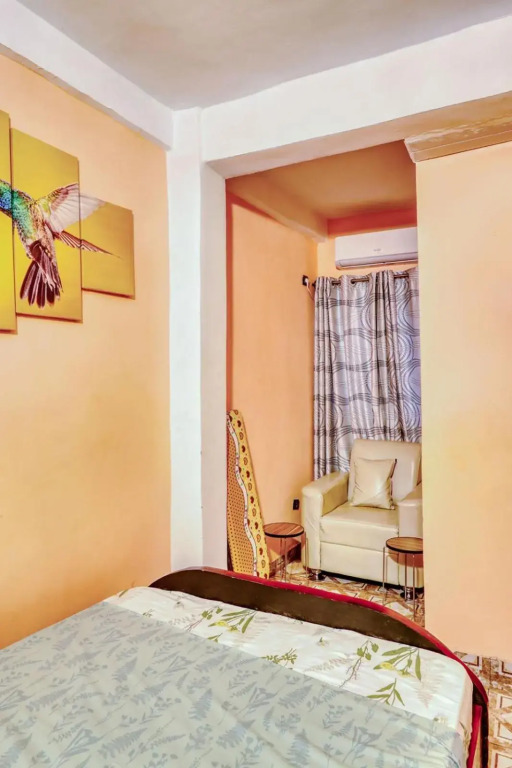 Beautiful- 1 Bedroom Apartment - Parking on site
