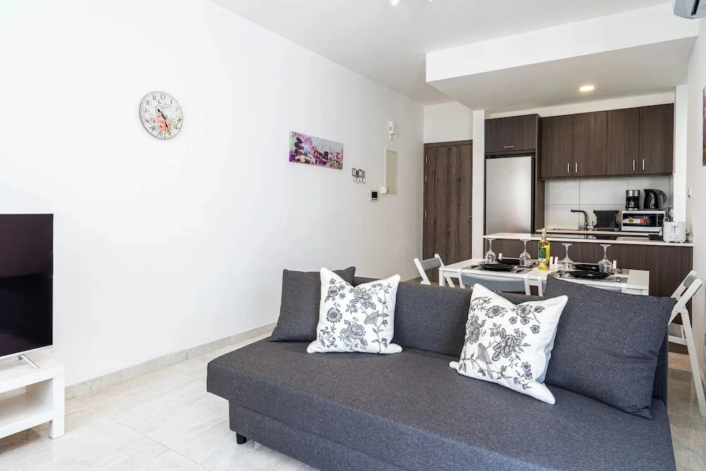 Lana 1-Bedroom Apt & Balcony in Larnaca