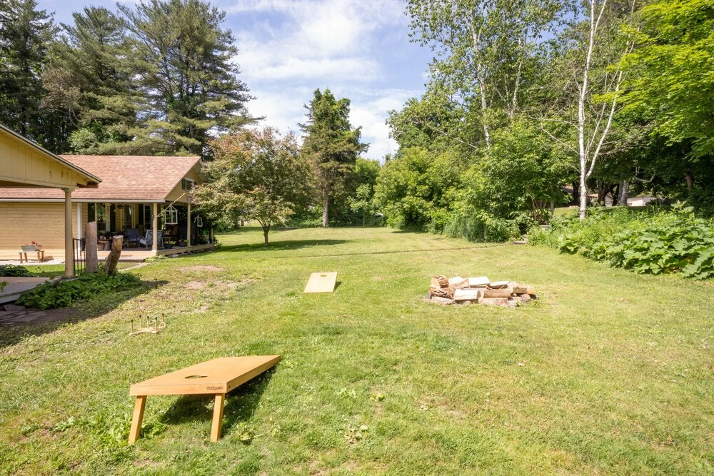 Daffodil by Avantstay Countryside Retreat in Historic Home w/ Large Backyard