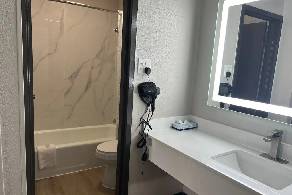 Days Inn by Wyndham Hinesville Near Fort Stewart