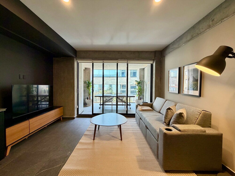 w Modern Cozy 1BR w Terrace in Tabacalera
