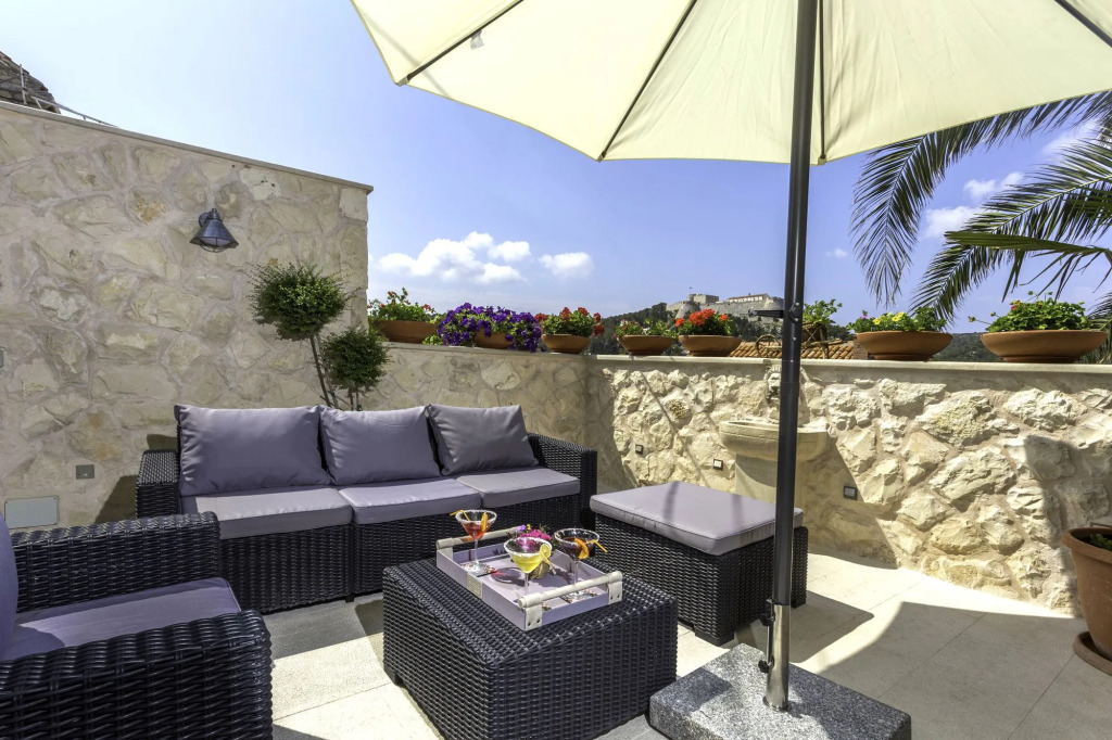 Villa Capitis in the Centre - Private Pool Villa & Balcony Apartment with Spectacular View-No Pool