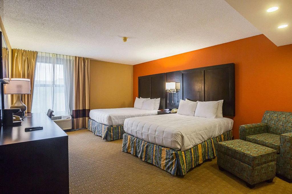Clarion Inn & Suites Evansville Eastland Area