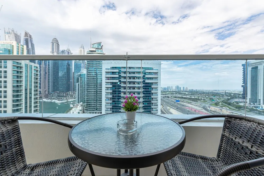 Marina View Spacious 1 BR Near Metro Apartments