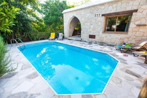 Villa Violaris