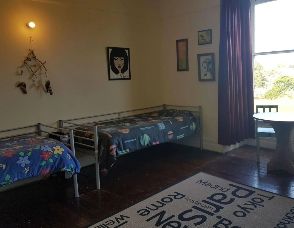 Chillawhile Backpackers Art Gallery - Hostel