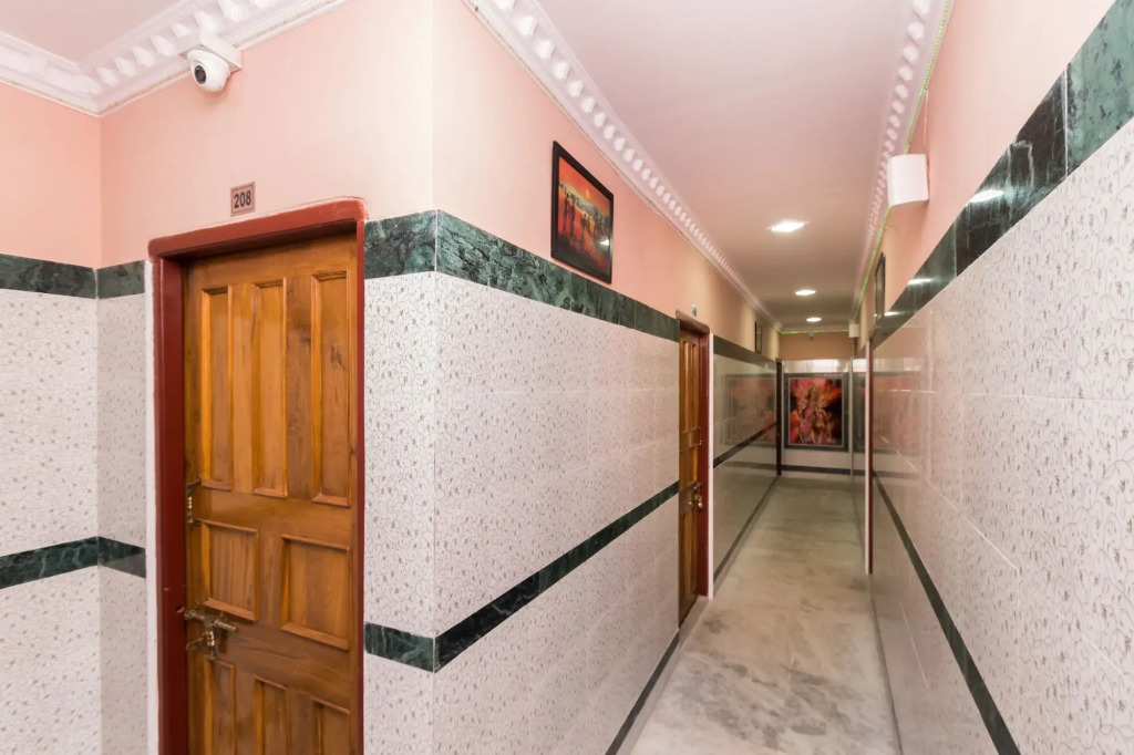 New Ashoka Hotel By OYO Rooms