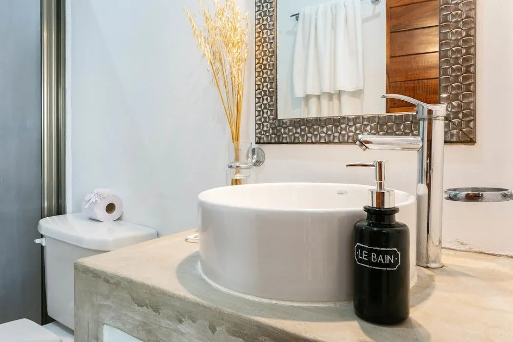 Standard Rooms by GuruHotel