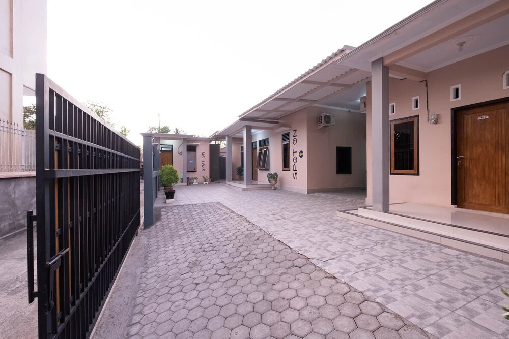 SPOT ON 1784 TNC Residence Syariah