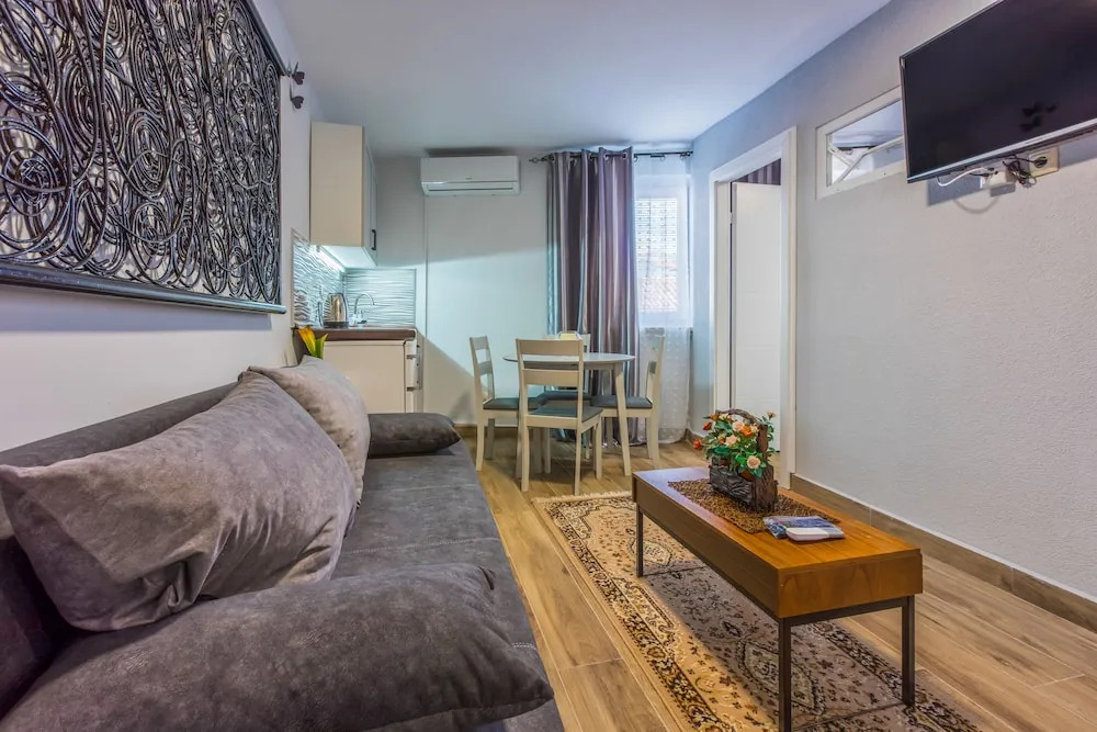 Apartments and Room ART