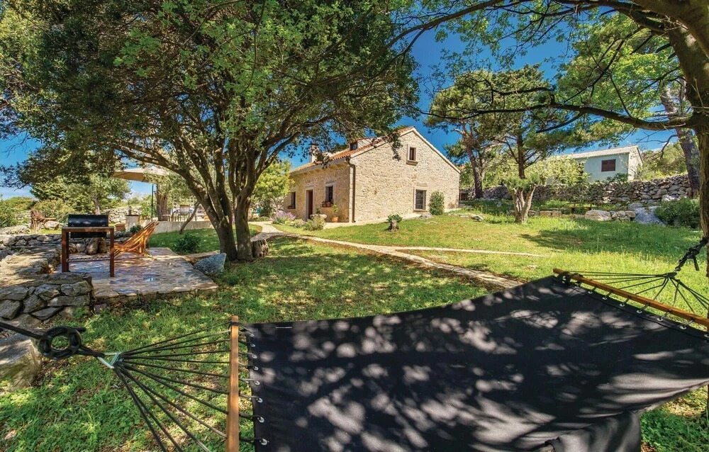 Awesome Home in Novalja With Wifi and 2 Bedrooms