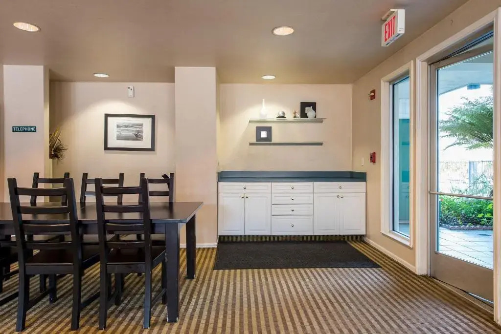 Coral Reef Inn & Condo Suites