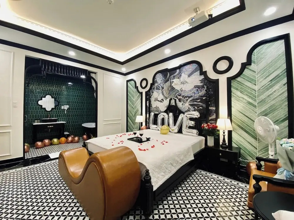 Love Luxury Hotel Vườn Lài