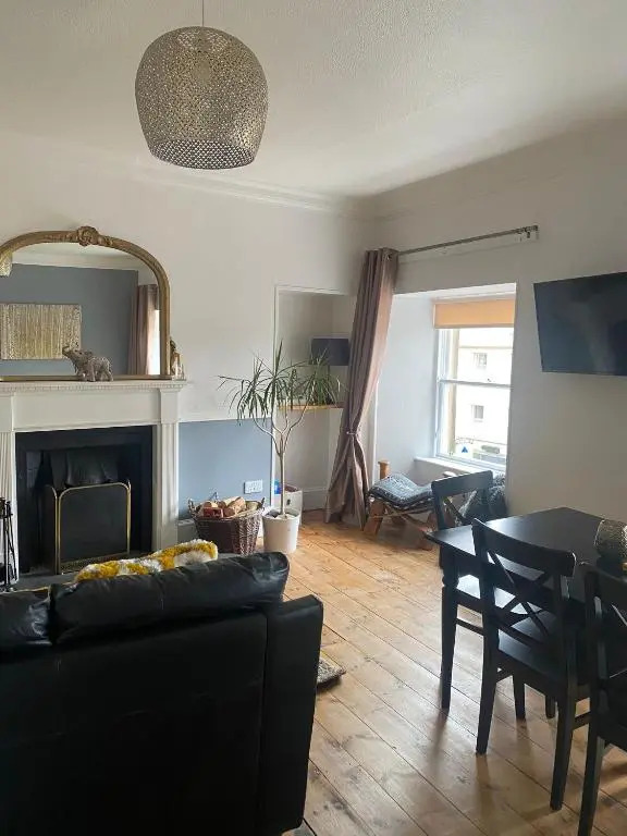 Central 3 bed flat, Forres