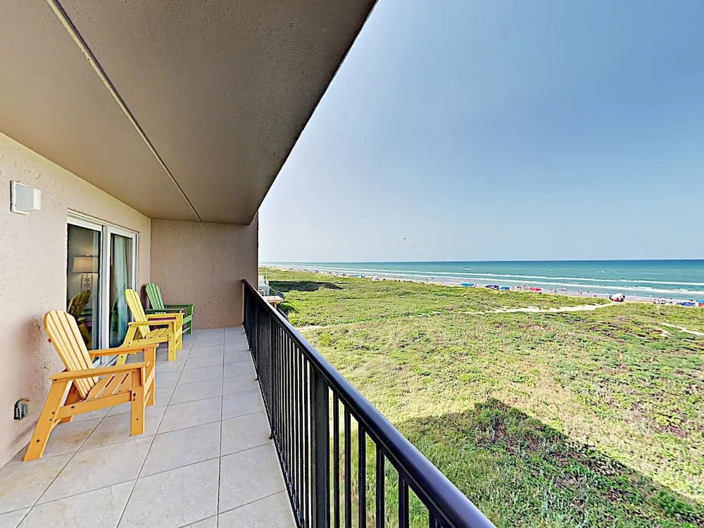 Beachfront W/ Pool & Balcony - Walk To Beach 2 Bedroom Condo