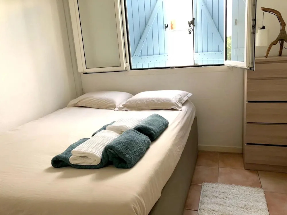 Apartment With 2 Bedrooms in Sainte Anne, With Wonderful sea View, Poo