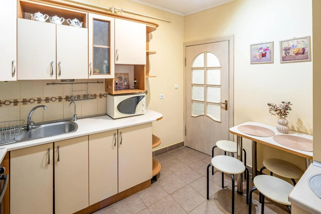 Just another comfy apartment on the main squere. 2 bedrooms, own heating, AC