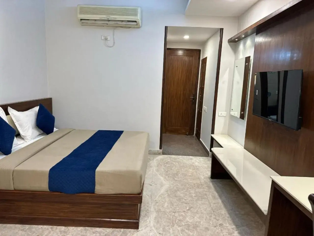 1 BR Boutique stay in Rohini, New Delhi (65C1), by GuestHouser