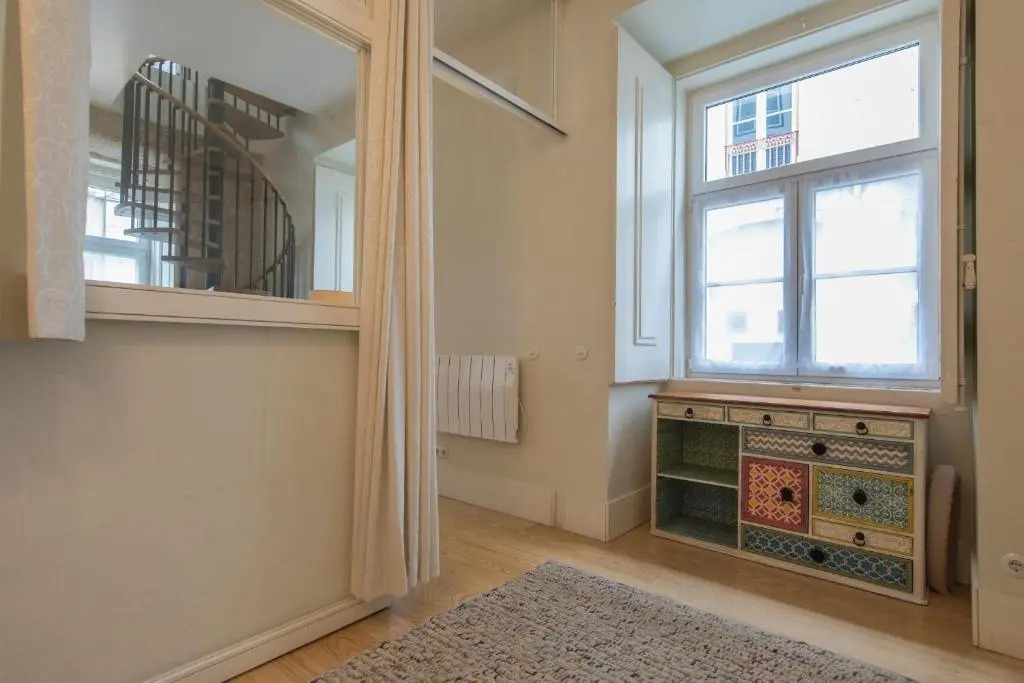 Lovelystay - Cozy Duplex Home in Alfama