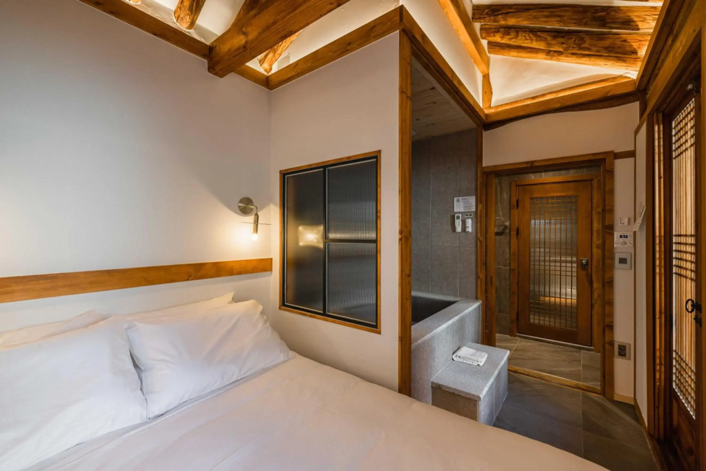 Dongyoungjae Annex by BUTLER LEE - Hanok Korean traditional house
