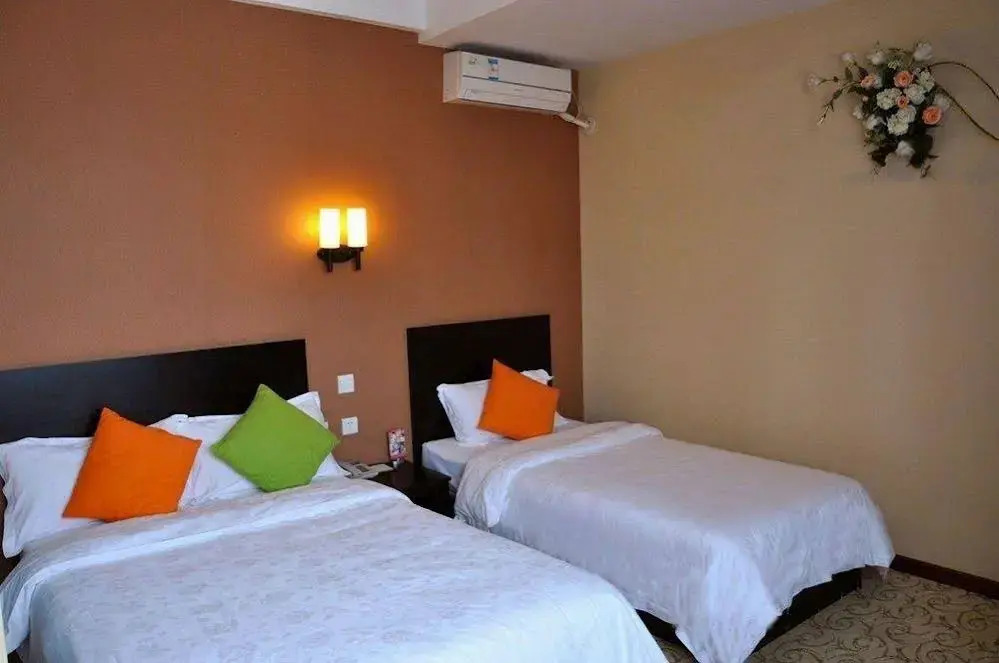 Dalian Yijia Business Hotel