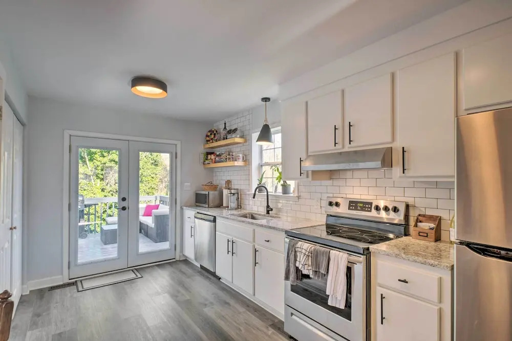 Pet-friendly Greenville Dwelling ~ 2 Mi From Dtwn!