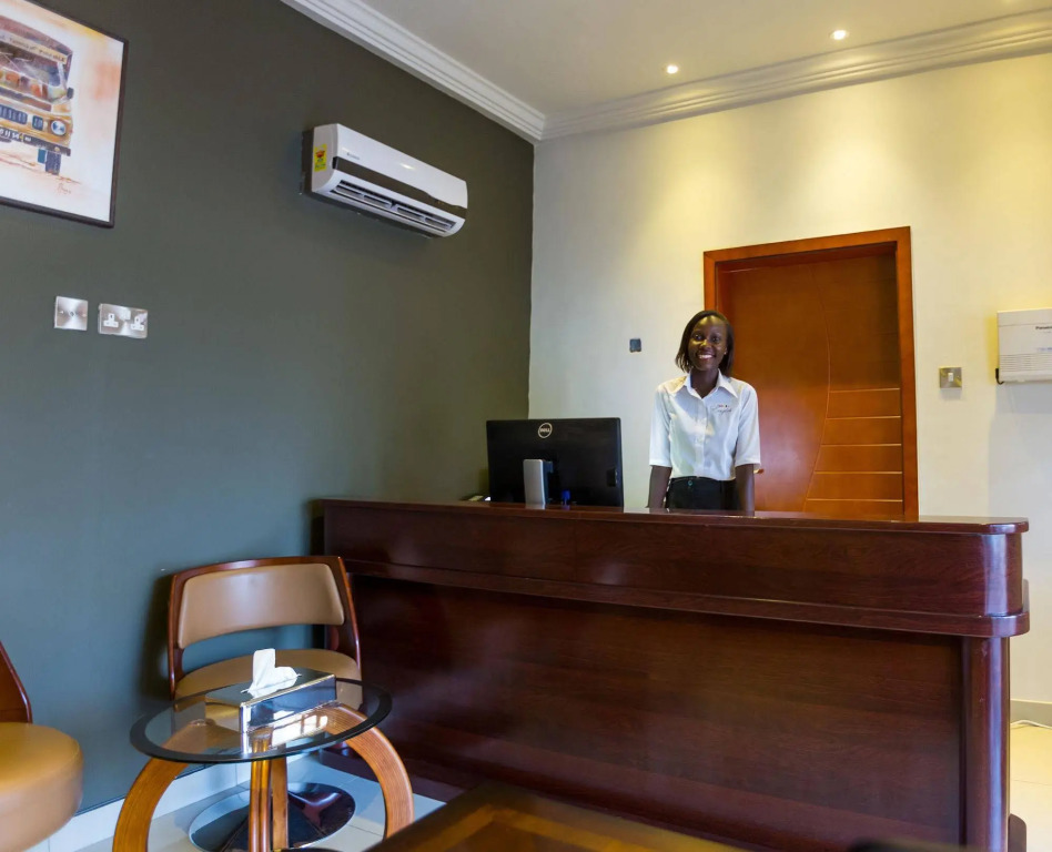 Eagles Apartments, Airport Residential