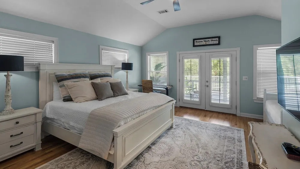 Classic Beach Home With Heated Private Pool - Sleeps 9
