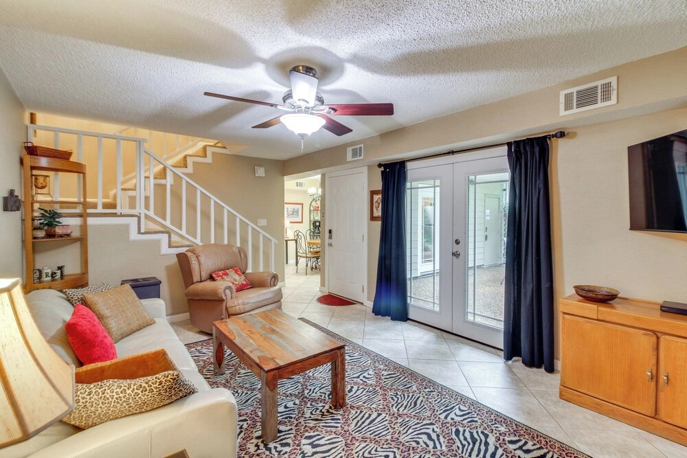 5 Mi to Pensacola Beach: Townhome w/ Yard