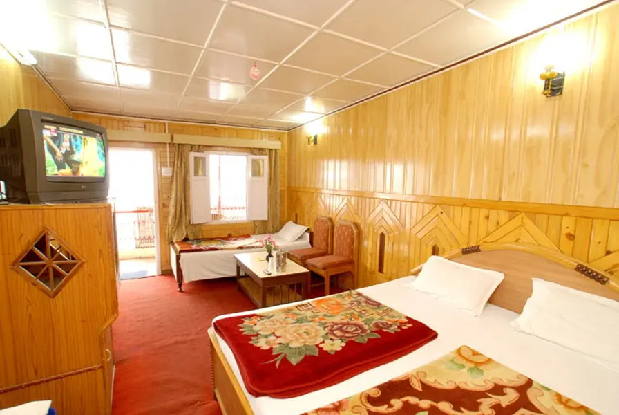 1 BR Boutique stay in Zoo Road, Nainital, by GuestHouser (C80B)