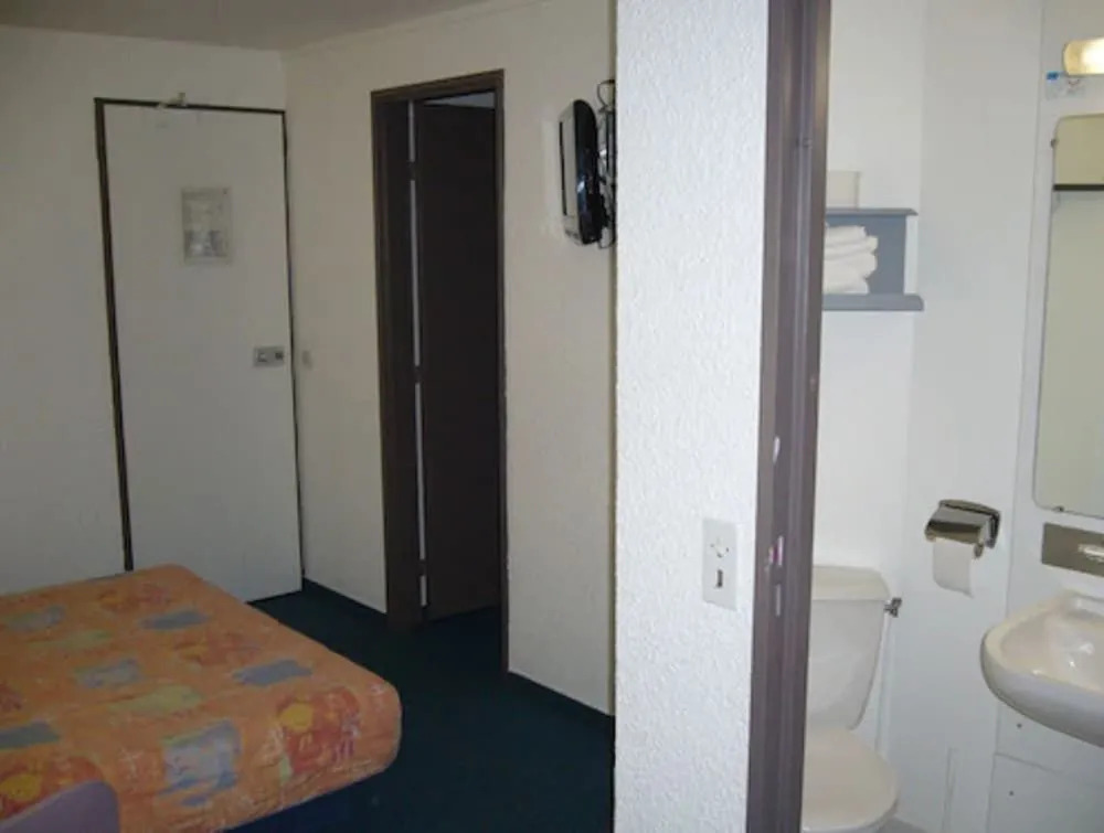 EGG HOTEL - HOTEL LES GENS DE MER Dieppe