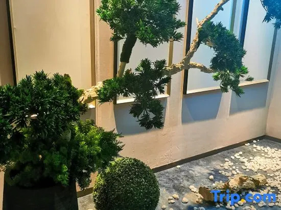 Rongyu International Hotel (Jishhou Municipal Government Ganzhou Ancient City Branch)