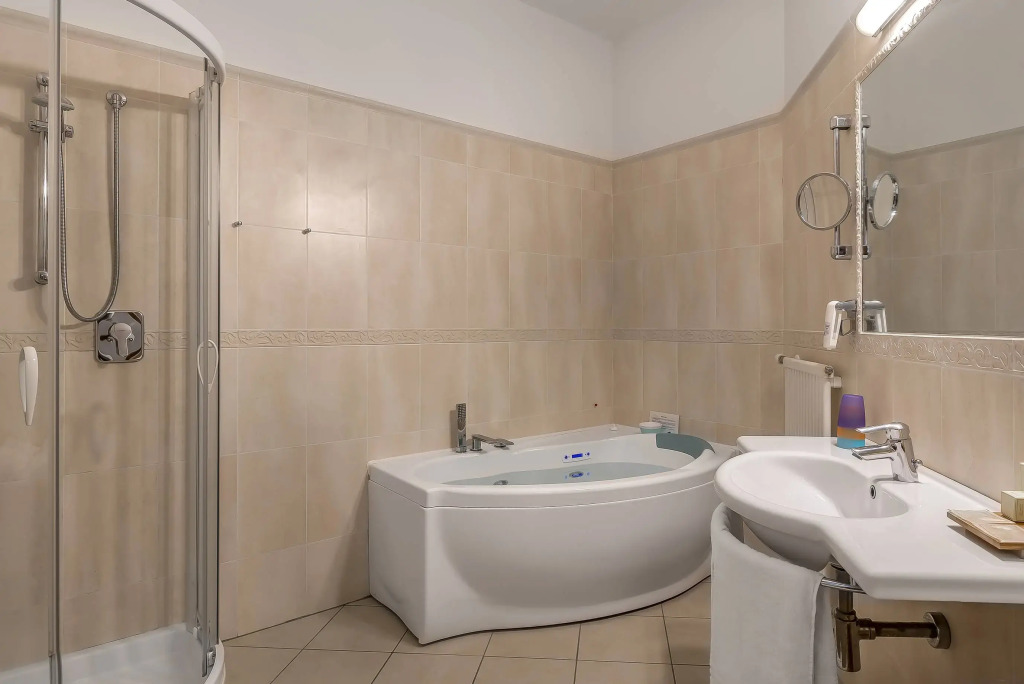 Отель Sovrana Hotel & SPA