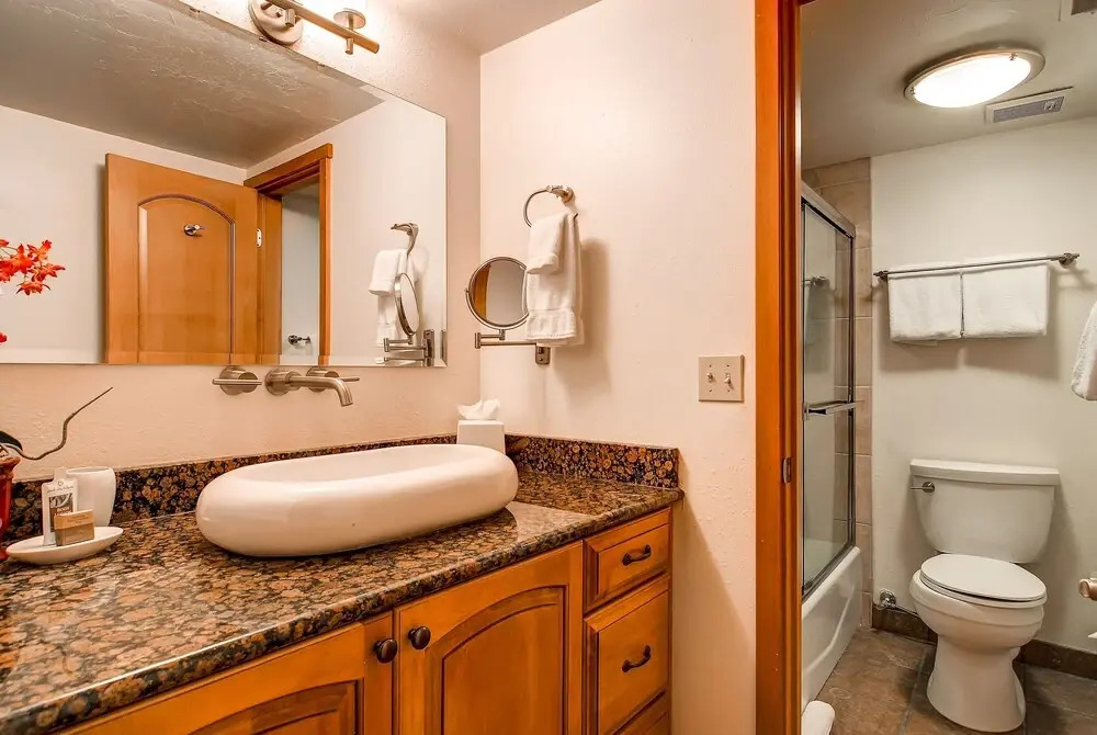 Park Station 139 2 Bedroom Condo by RedAwning