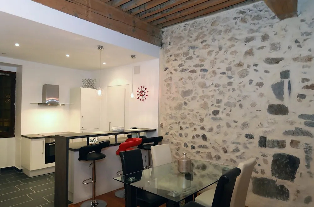 60 m2 just for 4 in the Old Town of Annecy