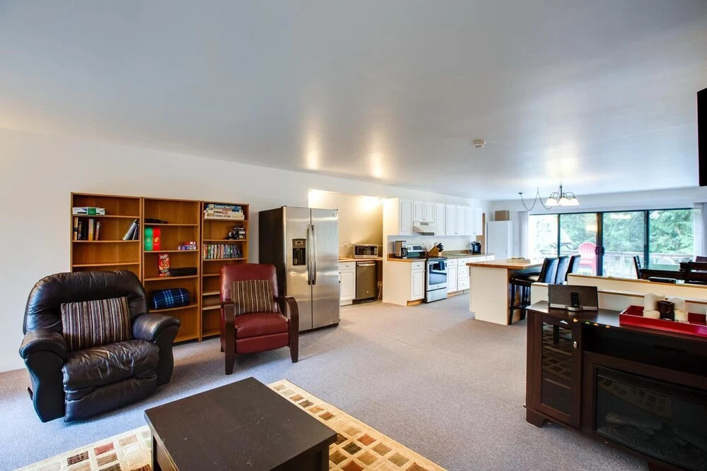 76mbr - Wifi - Pets Ok - Hot Tub - Sleeps 9 4 Bedroom Home