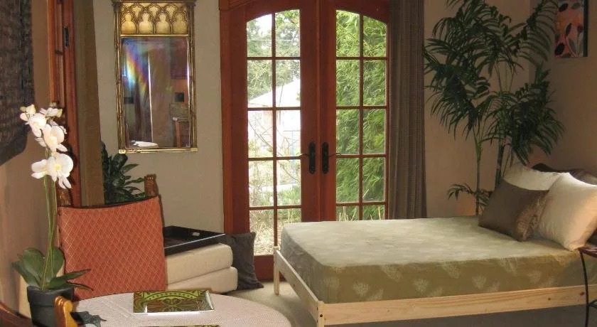 The Tropical Guesthouse